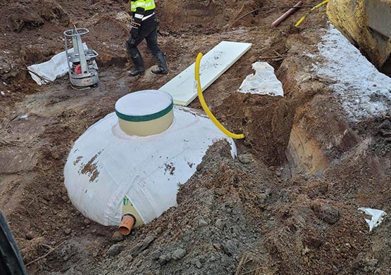 Enskilda avlopp i Robertsfors med trekammarbrunn och slamavskiljning